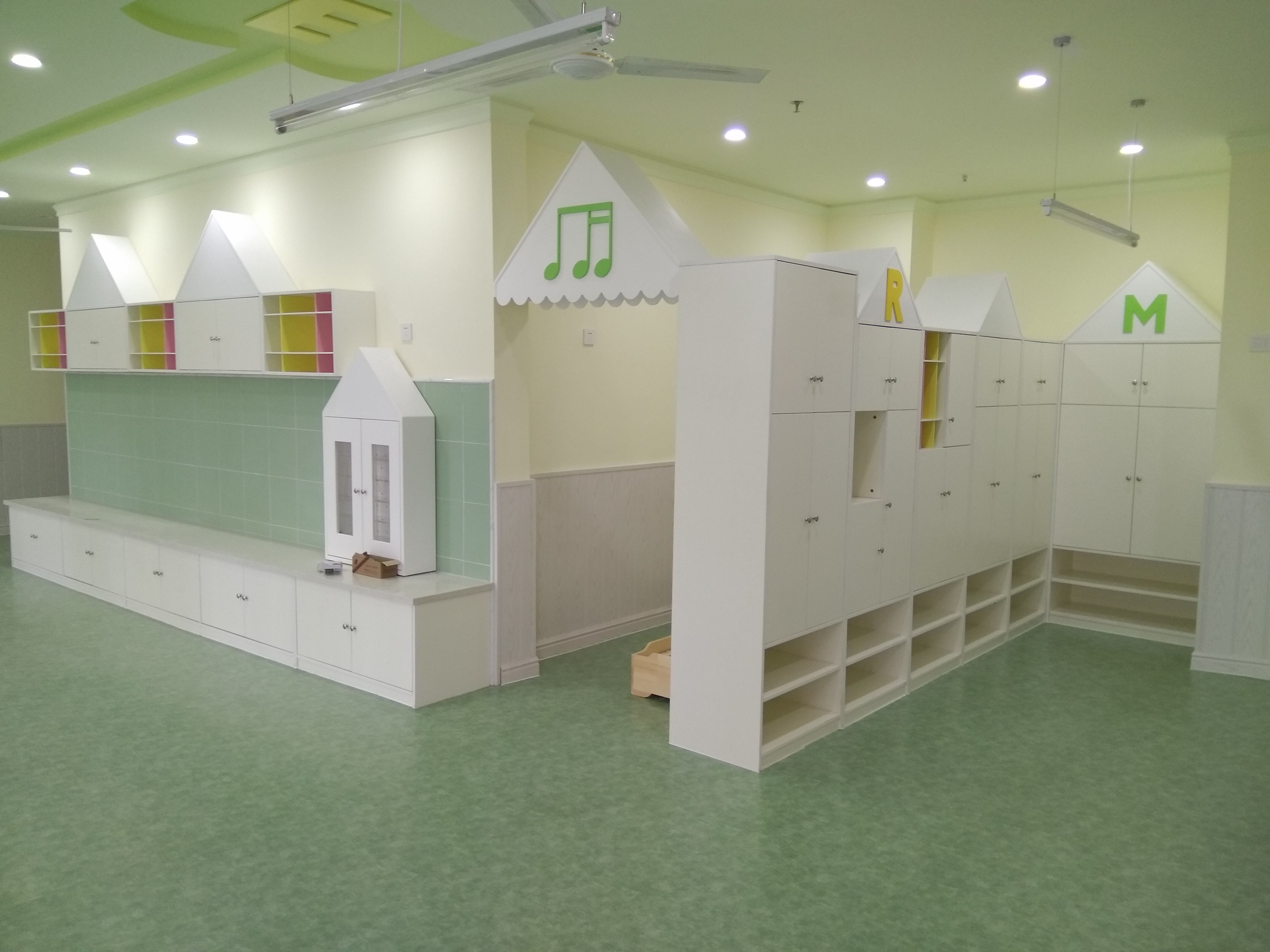 幼兒園PVC地板施工價(jià)錢(qián)由哪些方面決定？【騰方PVC地板】