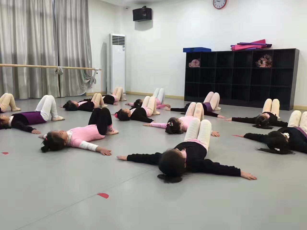 選對了舞蹈地膠能很好的減少舞者受傷？【騰方PVC地板】